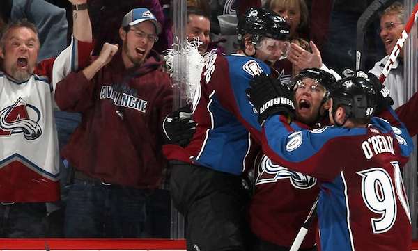 Best fans-players at-the-glass celebration. (Photo:  Twitter via @Avalanche)
